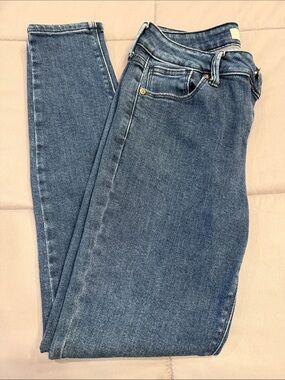 Straight-Leg Women’s Jeans in Medium Blue